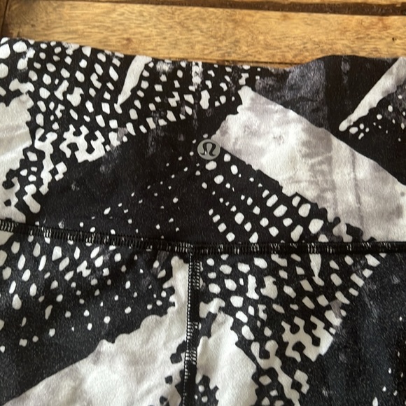 Lululemon Size 6 Static Mist White Black Wunder Under Pant Tights Leggings - Picture 3 of 5